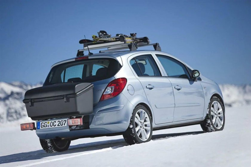 Опель Корса багажник