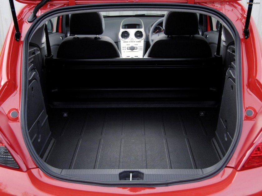 Опель Корса 2007 багажник