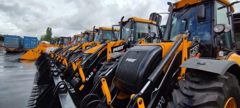 Экскаватор-погрузчик mst m542 plus