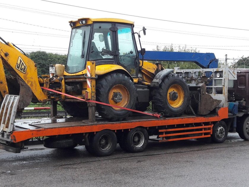 JCB 3cx на трале