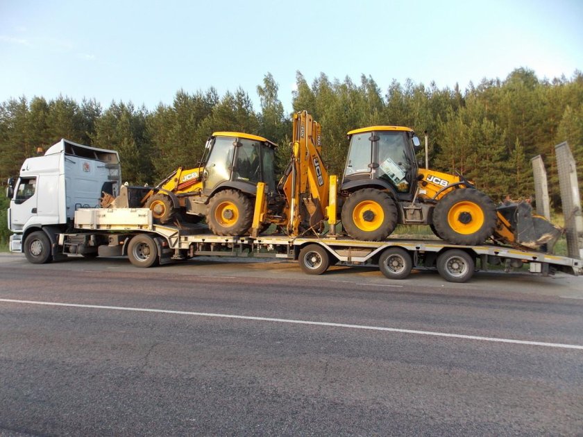 Экскаватор на трале