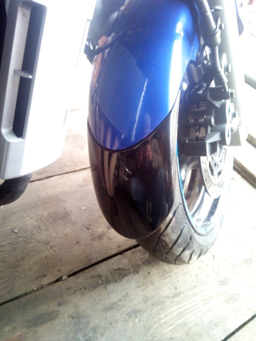 Yamaha FZS 600 переднее крыло