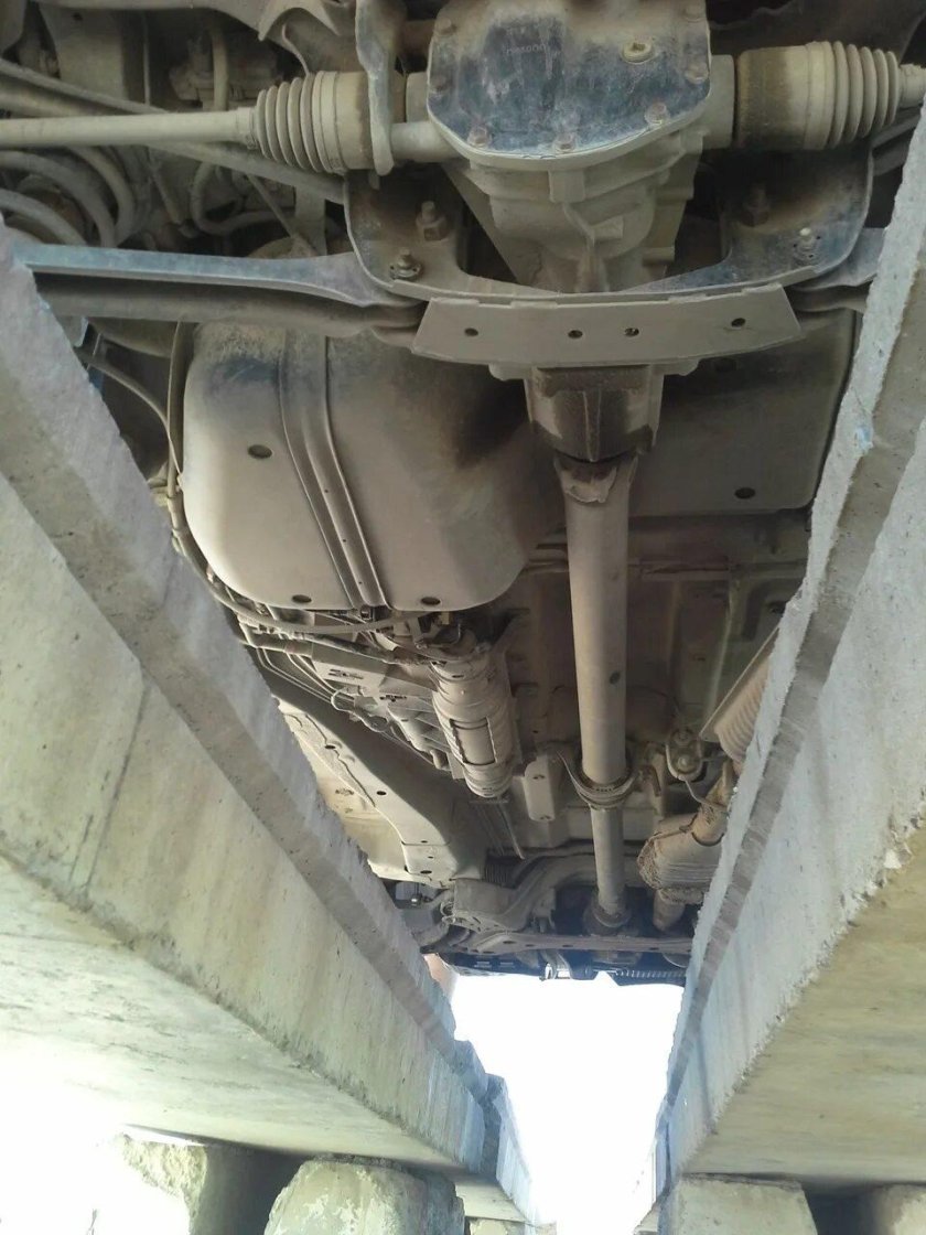 Днище Mazda Tribute 2003 года