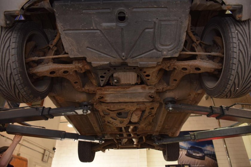 Днище Мазда 3 БК