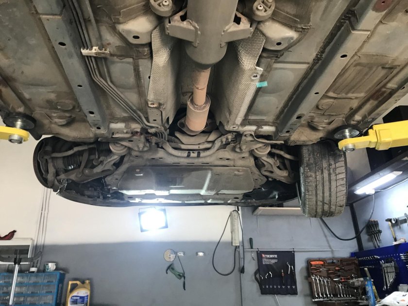 Mazda 6 GH днище