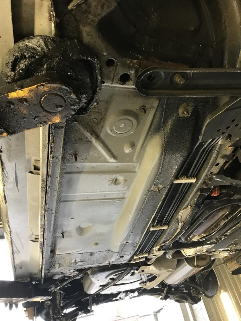 Мазда 3 седан 2006 днище