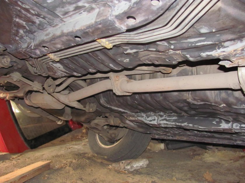 Mazda 323 ba днище