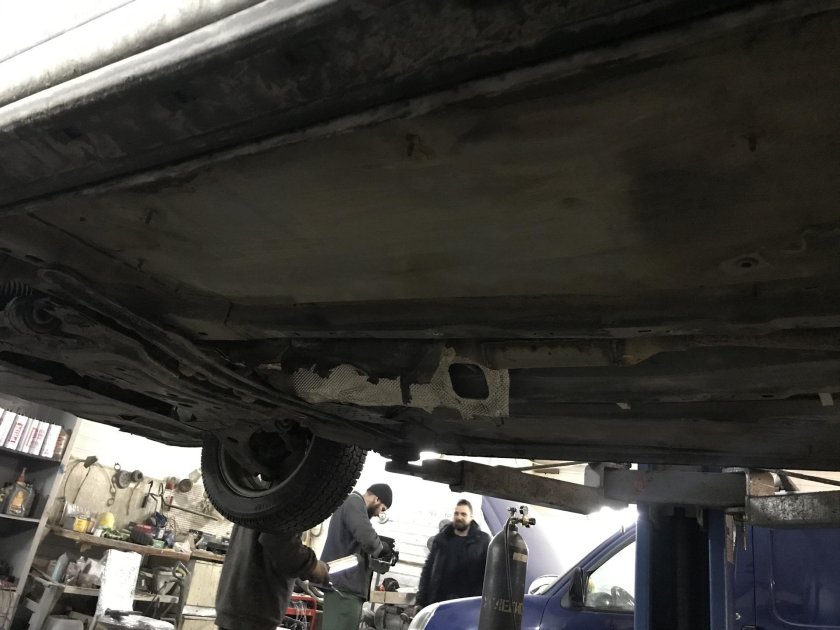 Днище Мазда 3