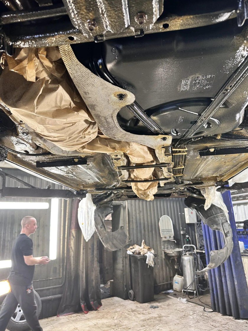 Днище Мазда 3 БК