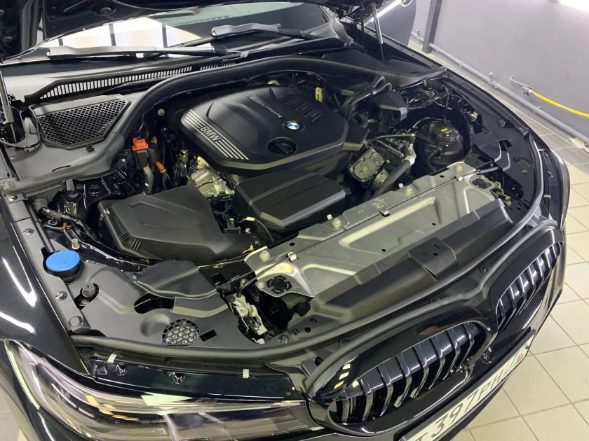 Подкапотка БМВ 3