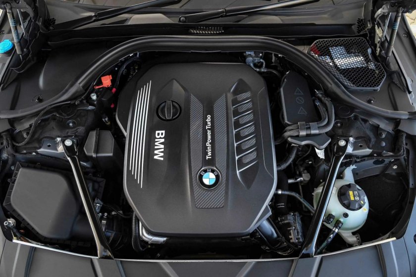 BMW 750li мотор