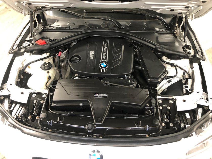 Подкапотное пространство BMW f30