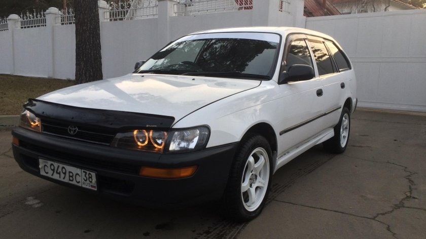 Toyota Corolla ае100