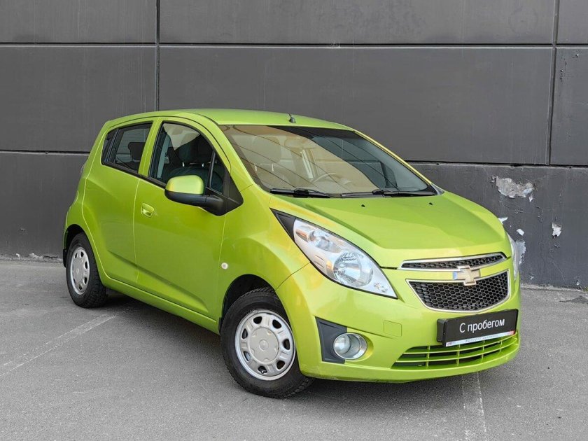 Шевроле Спарк зеленый