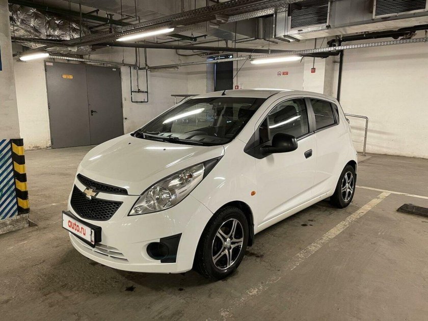 Chevrolet Spark White