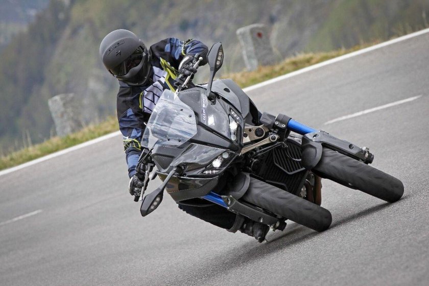 Yamaha Niken мотоцикл