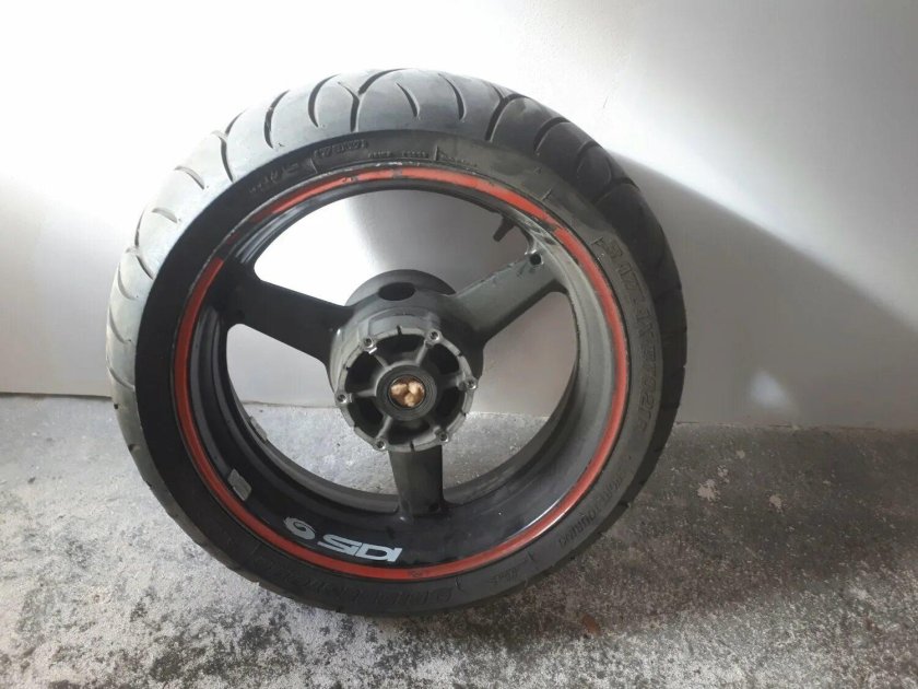 Заднее колесо Сузуки бандит 400