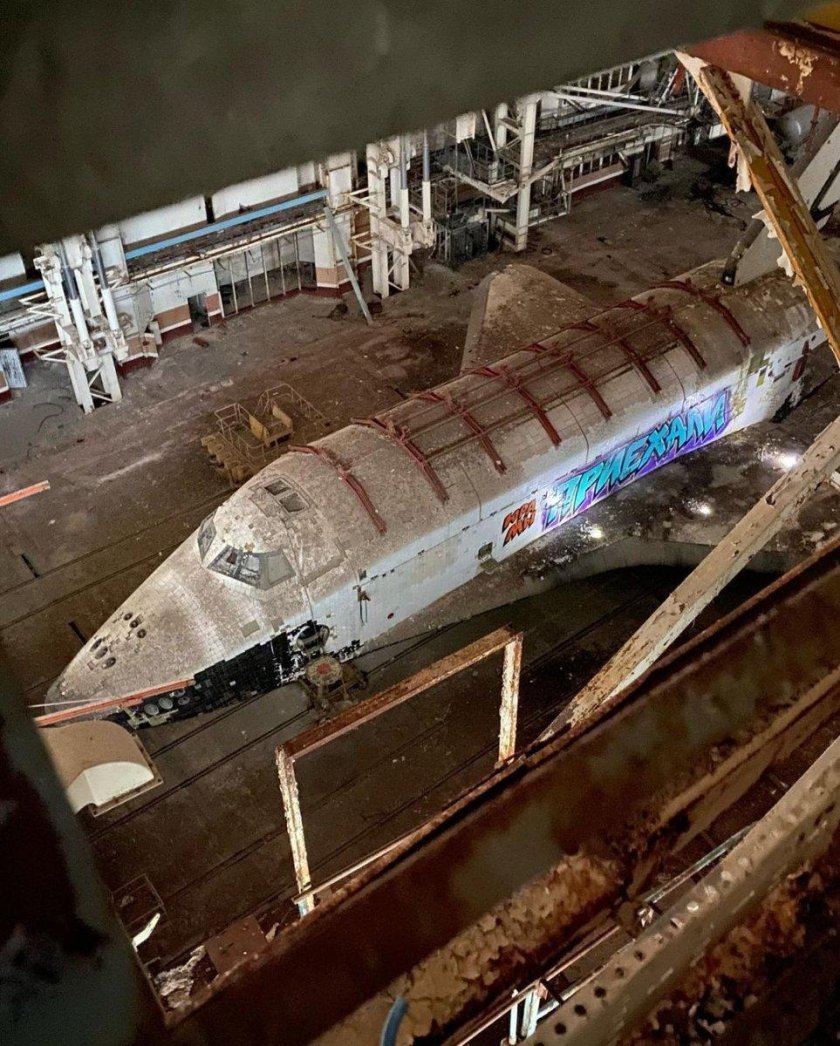 Вандалы на Байконуре разрисовали Буран