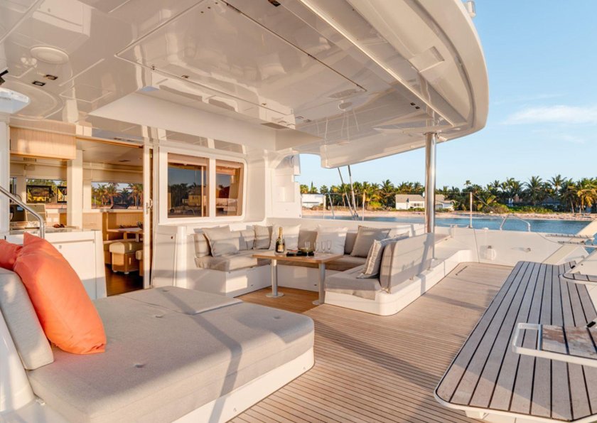 Катамаран Лагуна 52