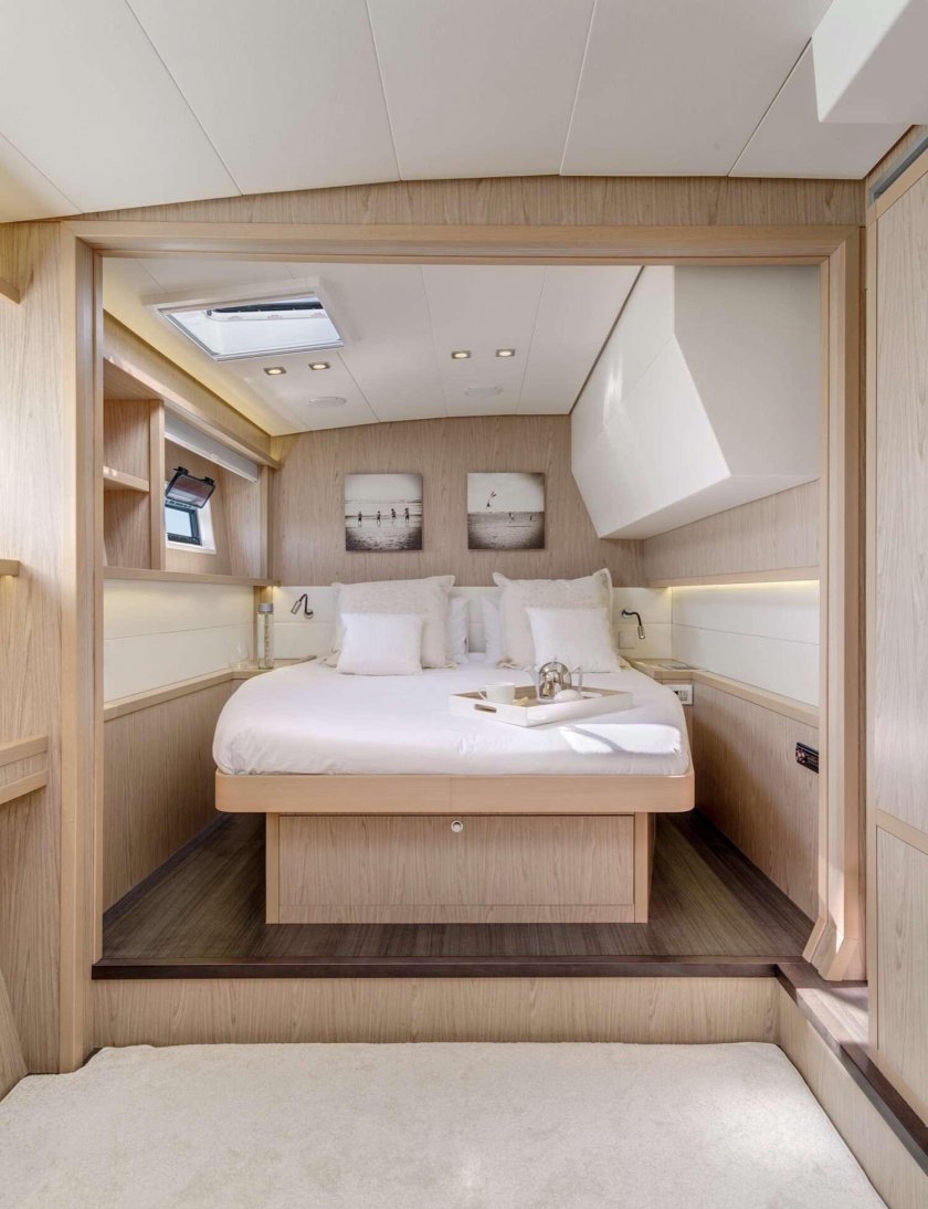 Катамаран Лагуна 52