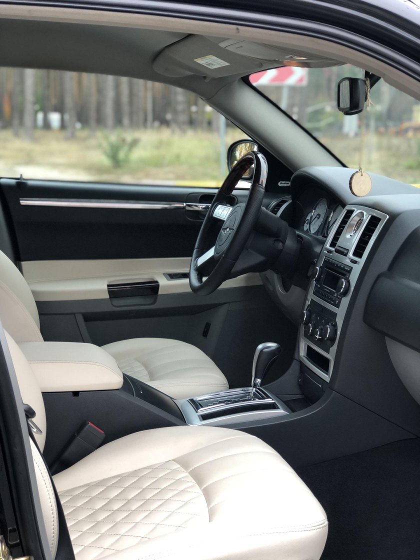 Chrysler 300 c салон