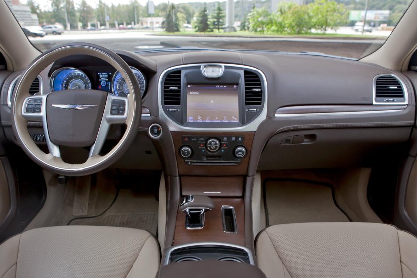 Крайслер 300с салон