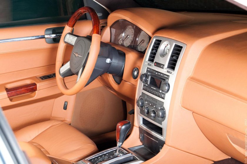 Крайслер 300с салон