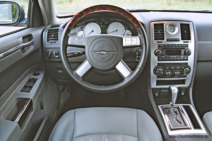 Chrysler 300c 2007 салон