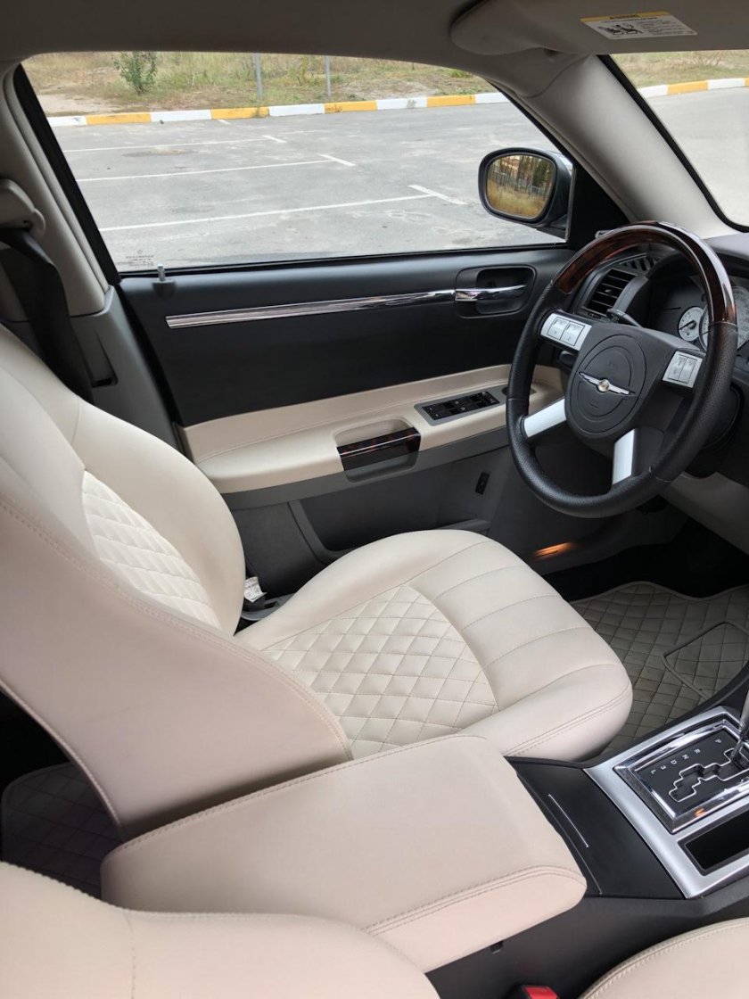 Chrysler 300c салон