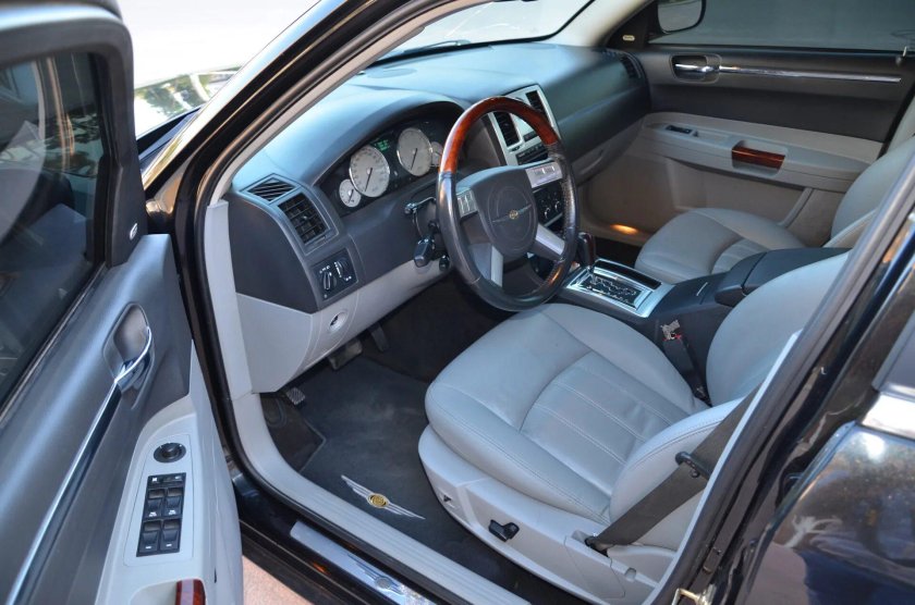 Крайслер 300с салон