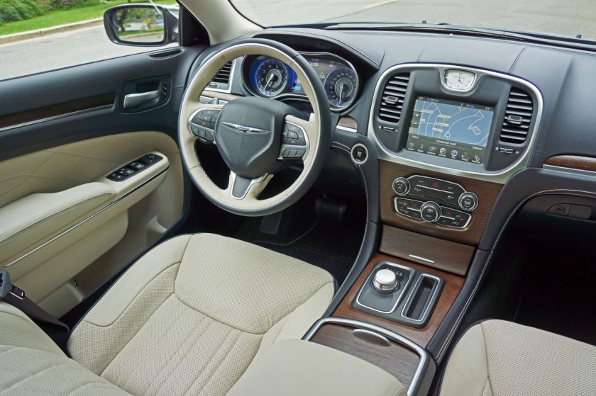 Крайслер 300с седан салон