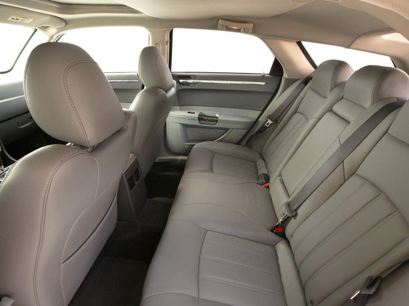 Chrysler 300c салон