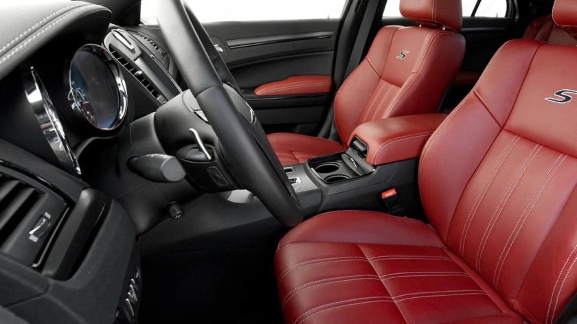 Красный салон для Chrysler 300m