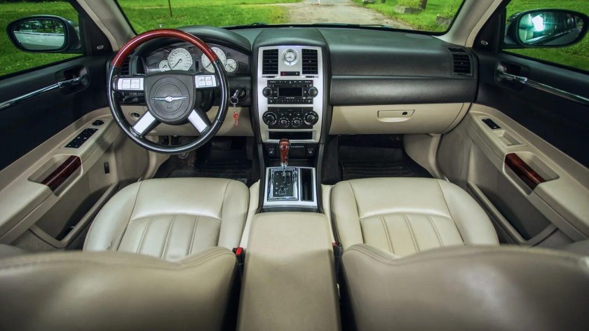 Chrysler 300c салон