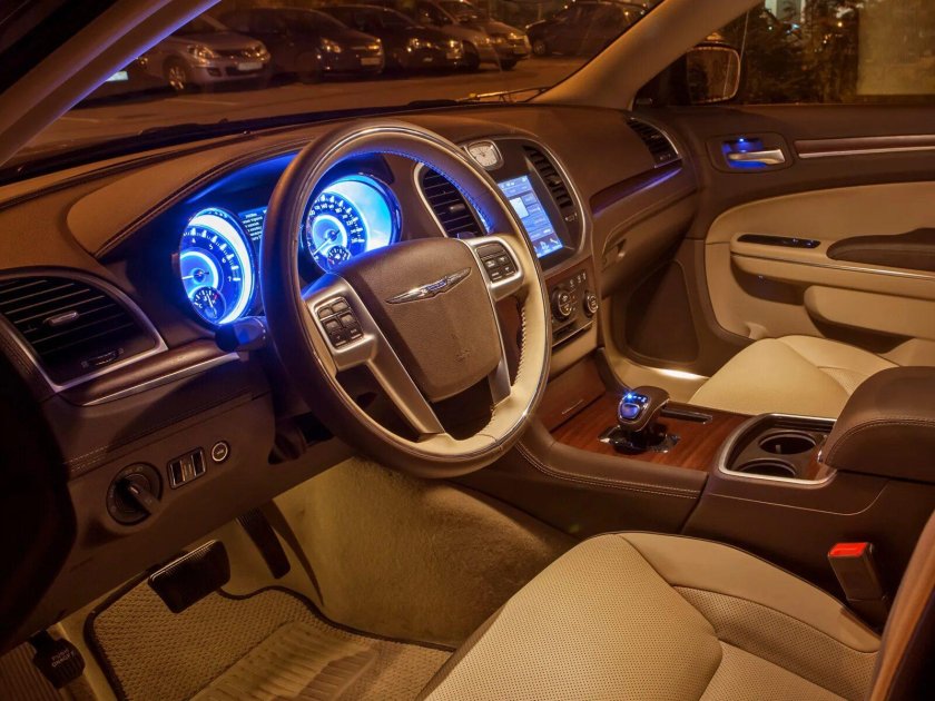 Крайслер 300с салон