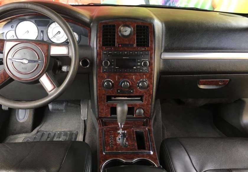 Chrysler 300c салон