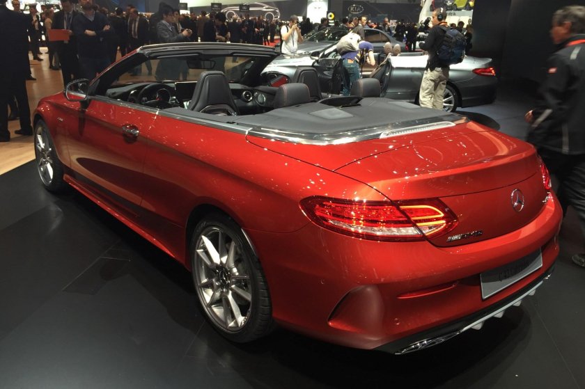 Mercedes-Benz кабриолет 2016-2017 вишневый