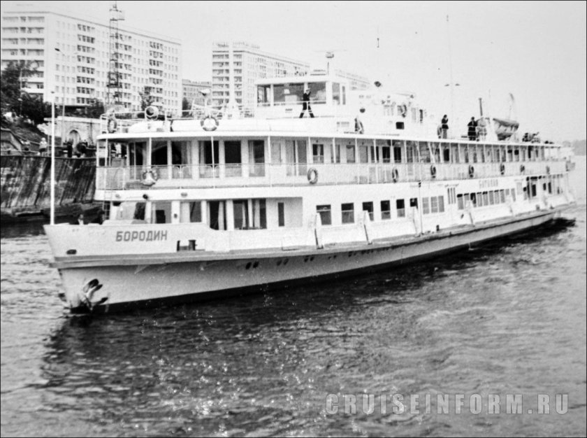 Пассажирский речной теплоход сергей орлов