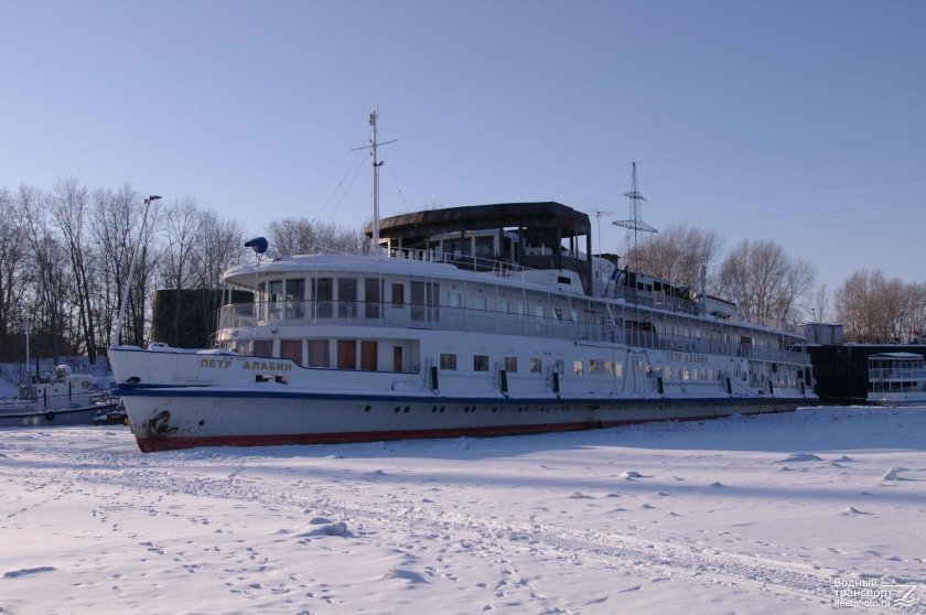 Дизель-электроход "пётр Алабин"