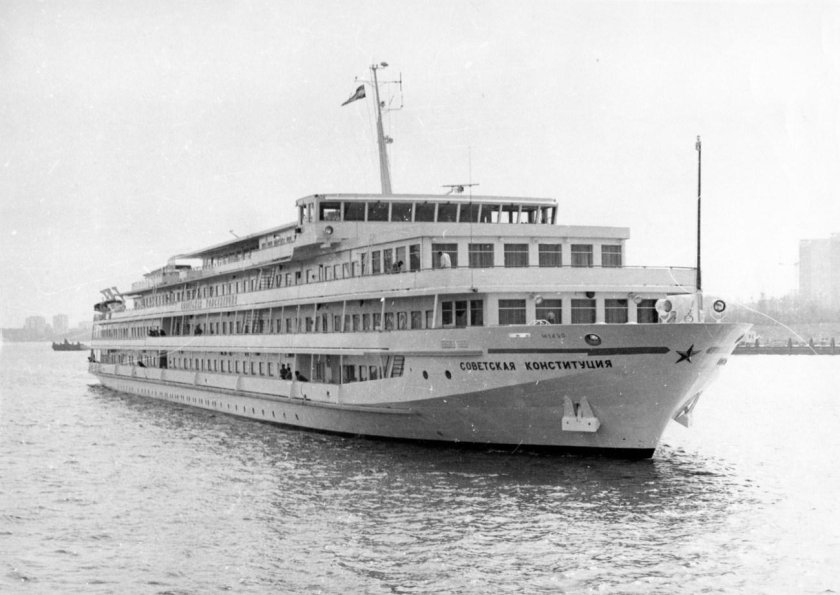 Теплоход Советский Союз Речной