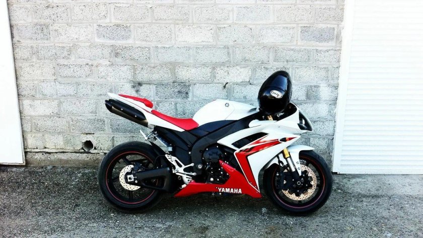 Спортбайк Ямаха р1