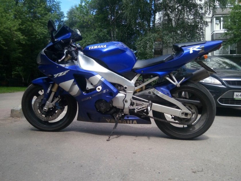 Yamaha r1 2000