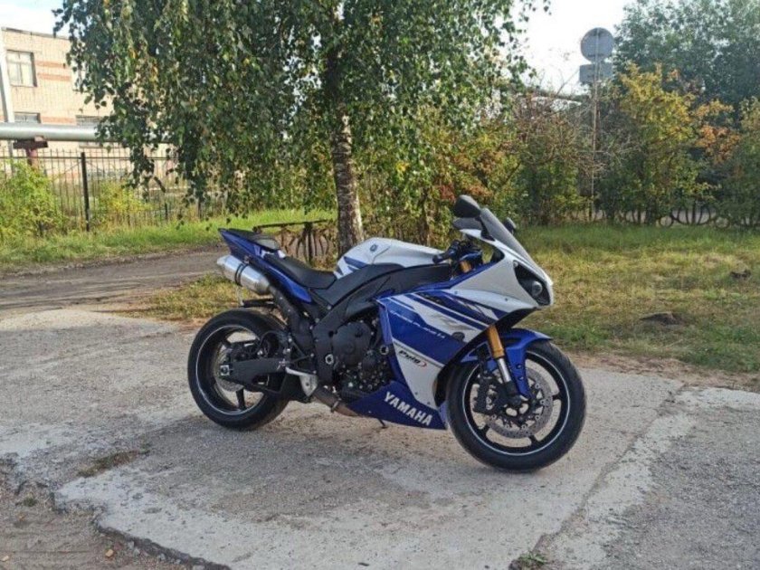 Спортивный мотоцикл ямаха