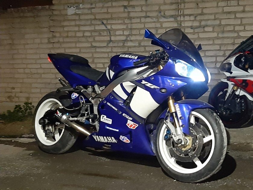 Yamaha r1 1999