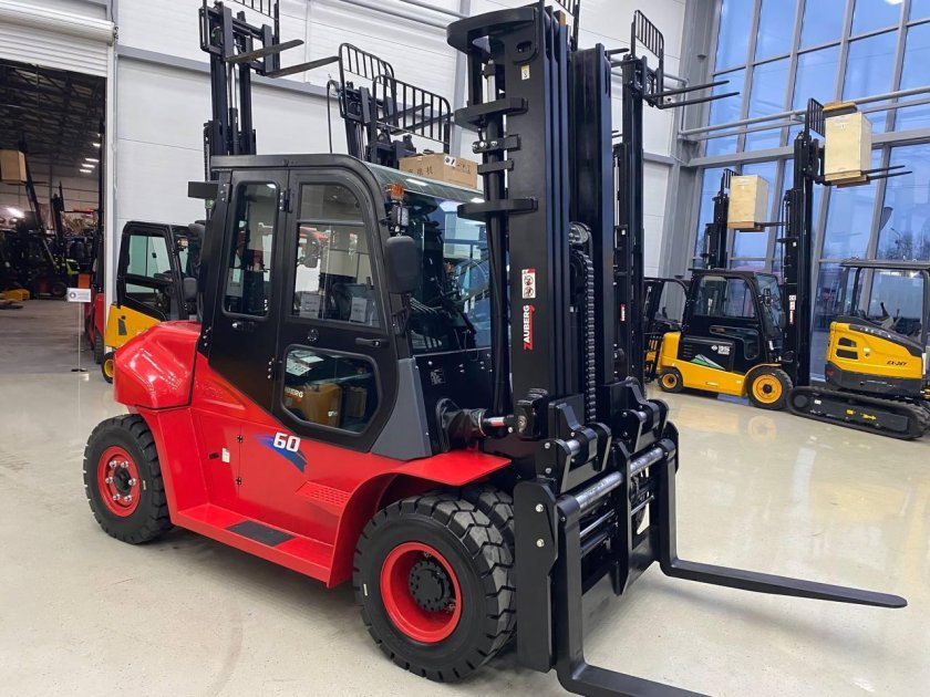 Складской погрузчик