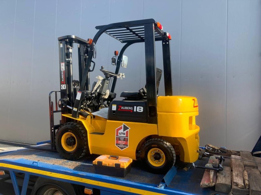 Где находятся шилдинги у мини погрузчика Заумберг м 1250 н