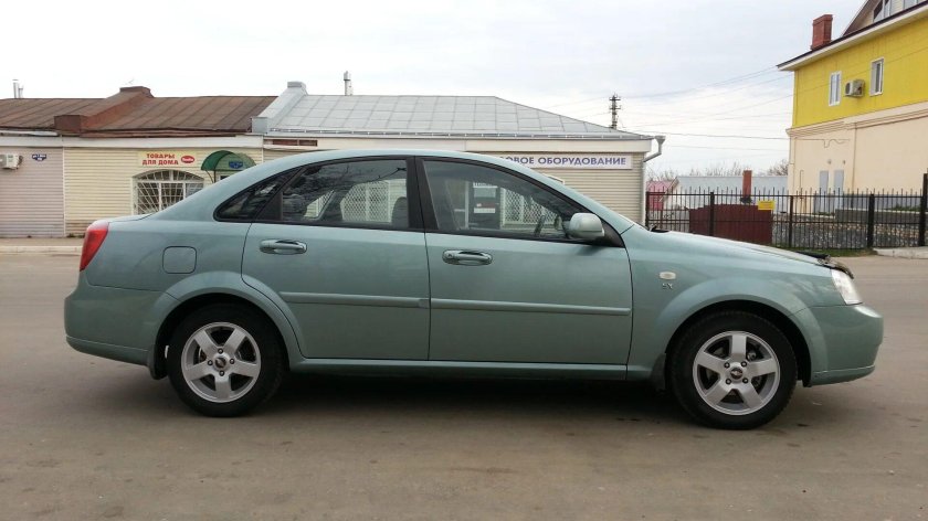 Chevrolet Lacetti зеленый