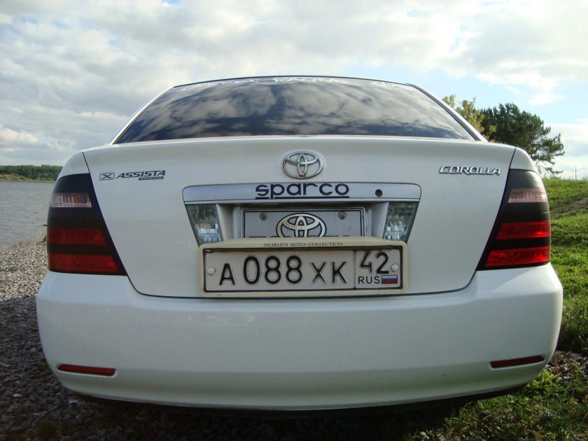 Тойота Королла 120 вид сзади