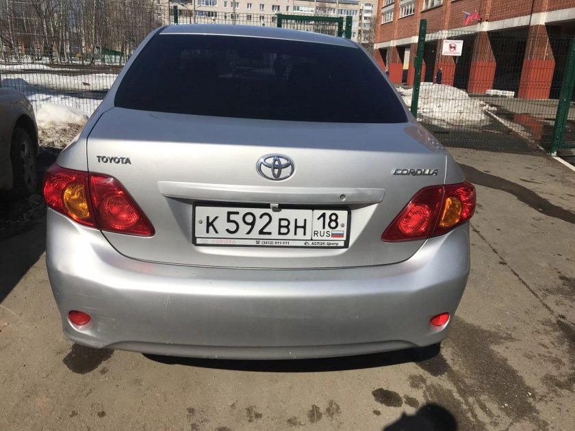 Тойота Королла 2008 сзади