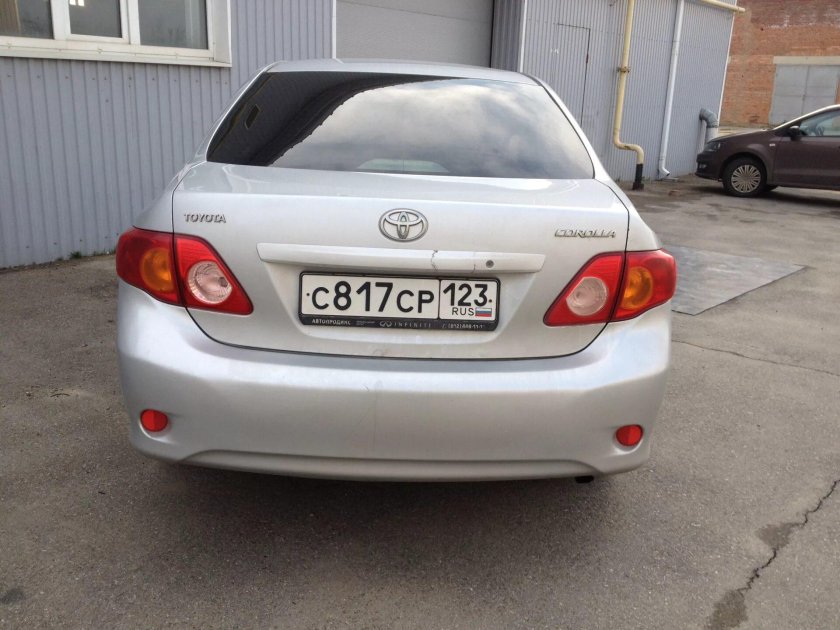 Toyota Corolla 2008 сзади